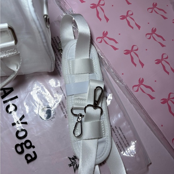 NEW 🤍🤍ALO Yoga Classic White Mini Bag - Picture 11 of 13